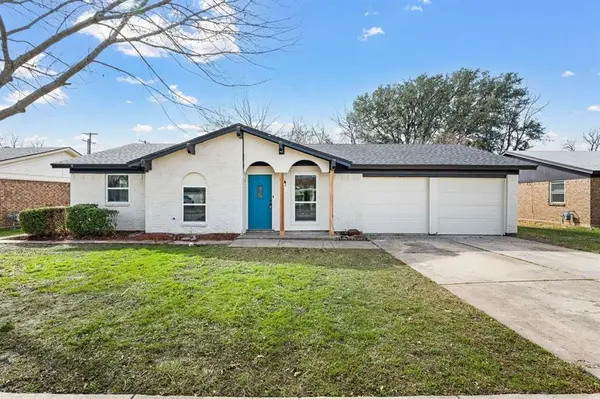 5832 Rosalyn Drive,  Watauga,  TX 76148