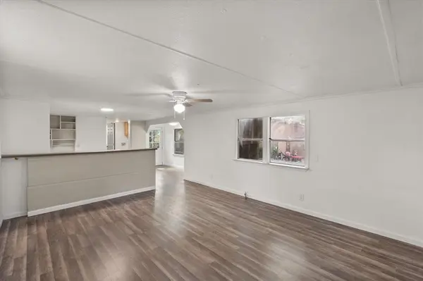 1509 E Apache Trail, Granbury, TX 76048