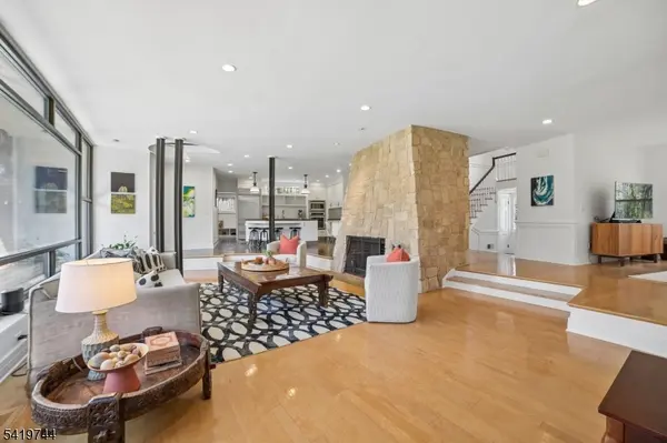 55 LAKEVIEW AVENUE, Millburn Twp., NJ 07078