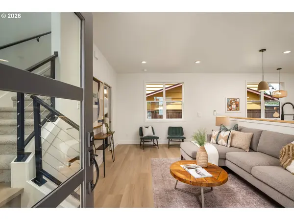 6949 N Burr AVE, Portland, OR 97203