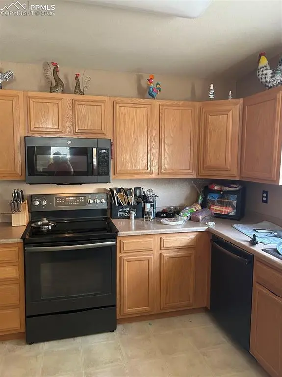 8123 Sedgewick DR, Colorado Springs, CO 80925