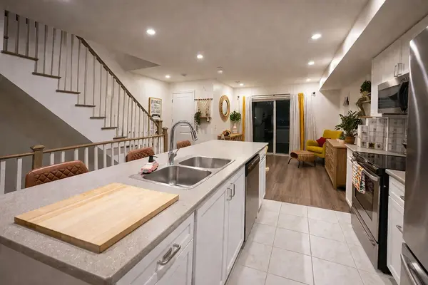 2500 Hill Rise CT #94, Oshawa, ON L1L 0M6