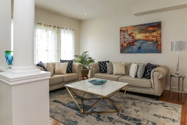 1 Sandringham DR, Barrie, ON L4N 0J9