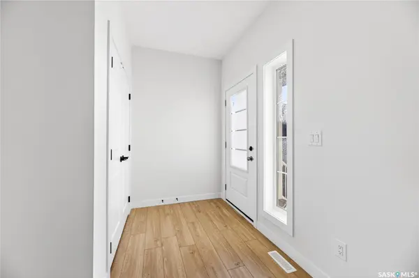 283 Nazarali WAY, Saskatoon, SK S7V 1X6