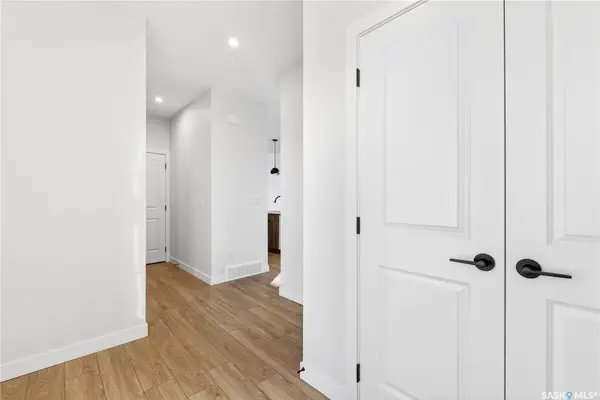 283 Nazarali WAY, Saskatoon, SK S7V 1X6