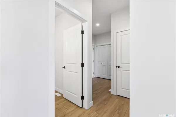 283 Nazarali WAY, Saskatoon, SK S7V 1X6