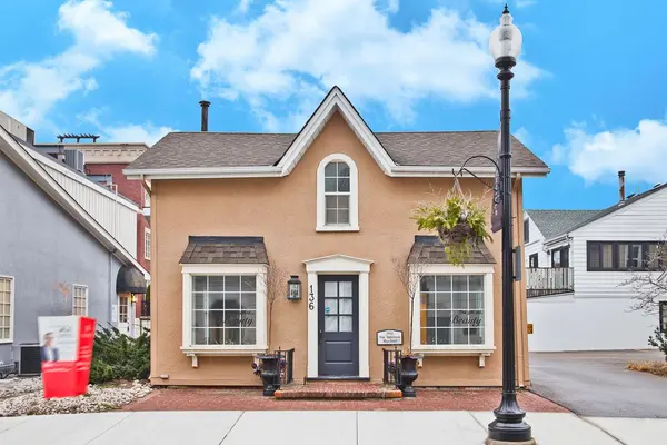 136 Trafalgar RD, Oakville, ON L6J 3G5