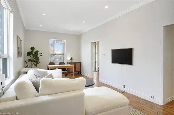 12 Murdoch ST, Cambridge, ON N1R 4H4