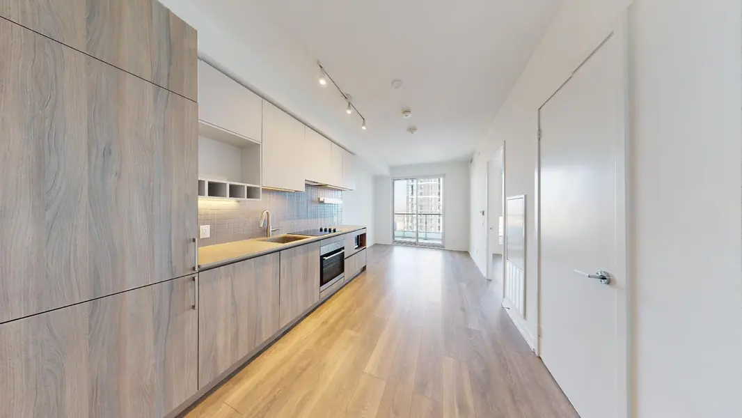 950 Portage Pkwy #2105, Vaughan, ON L4K 0J7