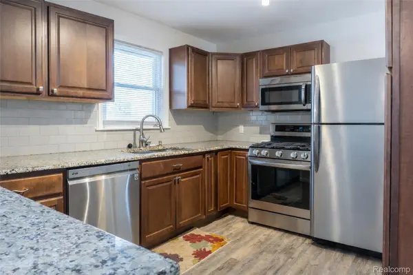 4701 Clintonville RD, Clarkstoncity_oakland, MI 48346