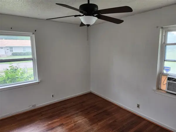 843 Harbor Drive, Lewisville, TX 75057