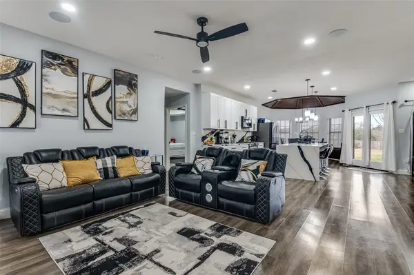 719 Meadowbrooke Circle, Duncanville, TX 75137