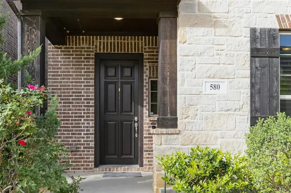 580 Courtyard Lane, Irving, TX 75039