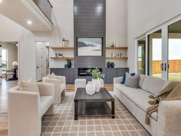 455 Whispering Way, Red Oak, TX 75154