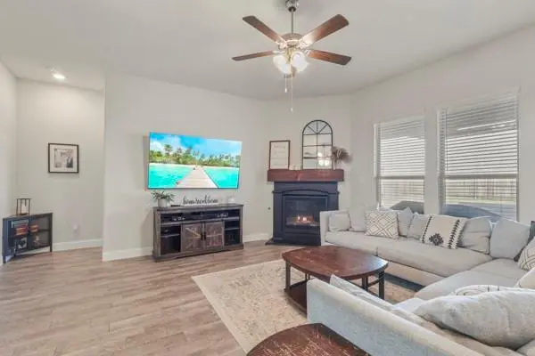 3516 Tunnel Avenue, Aubrey, TX 76227