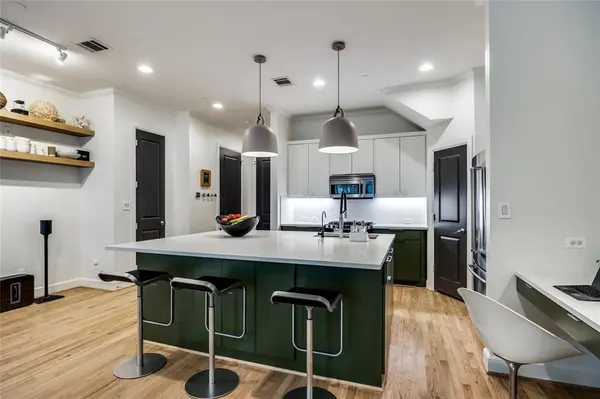 7333 Valley View Lane #302, Dallas, TX 75240