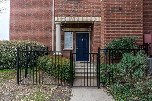 4904 Live Oak Street #1, Dallas, TX 75206