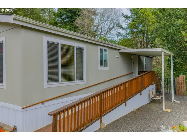 1050 N CEDAR POINT RD #C09, Coquille, OR 97423