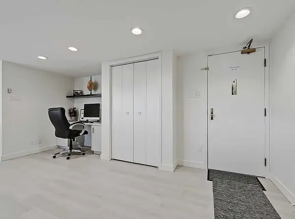 318 26 AVE SW #902, Calgary, AB T2S 2T9