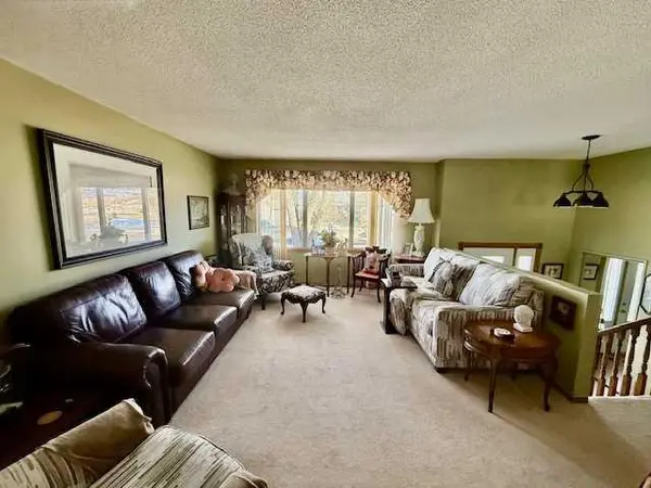 1023 2 ST SE, Drumheller, AB T0J 0Y6