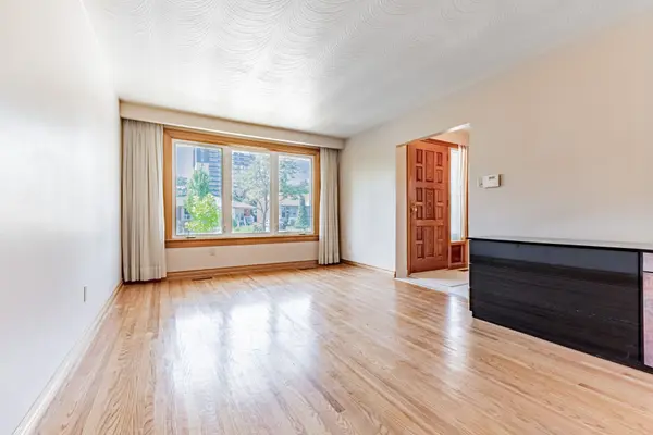 53 Vanguard DR, Toronto W08, ON M9B 5E8