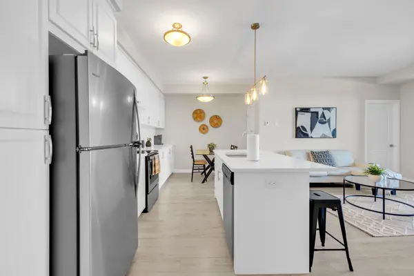 155 Thomas Slee DR #1F, Kitchener, ON N2P 0J8