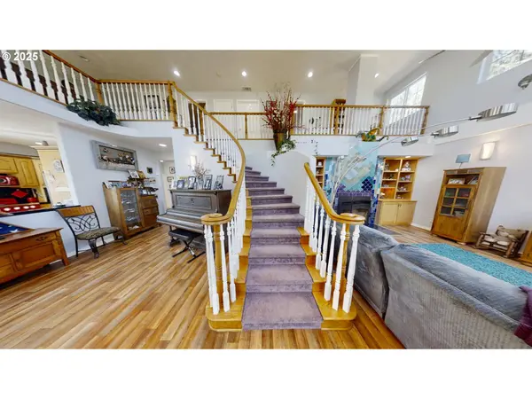 217 MARINE DR, Brookings, OR 97415