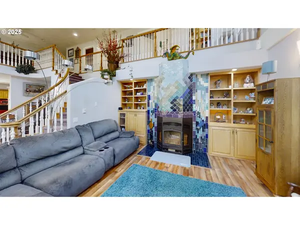 217 MARINE DR, Brookings, OR 97415