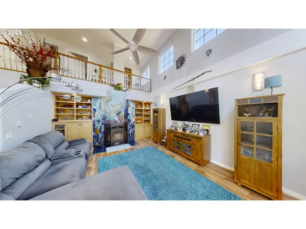 217 MARINE DR, Brookings, OR 97415