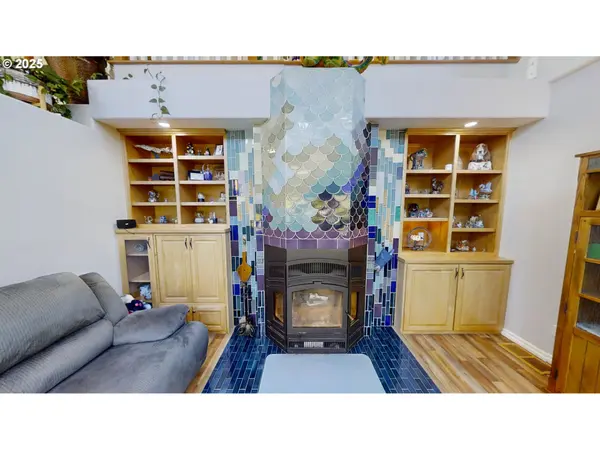 217 MARINE DR, Brookings, OR 97415