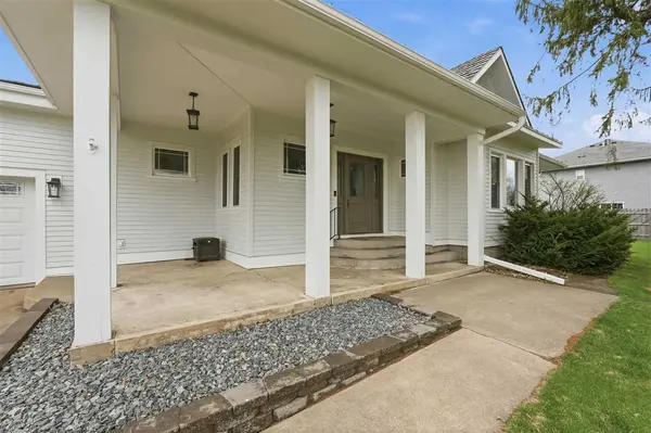 530 N Dubuque St, North Liberty, IA 52317