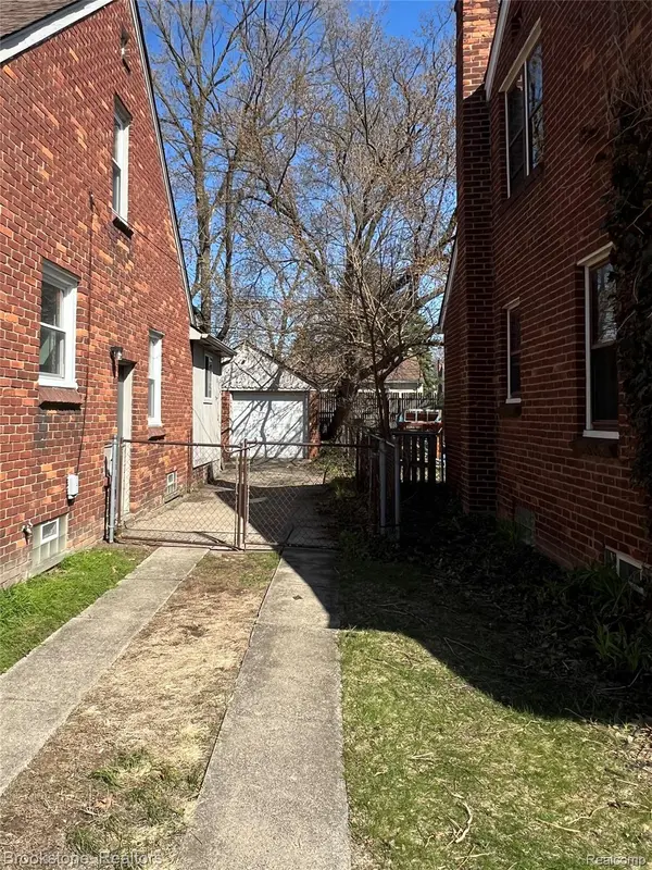 23280 Forest ST, Oak Park, MI 48237