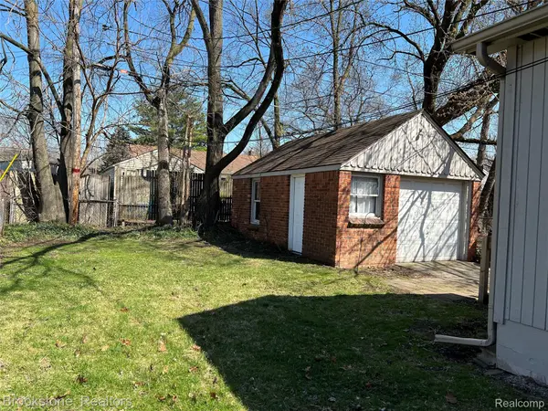 23280 Forest ST, Oak Park, MI 48237