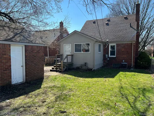 23280 Forest ST, Oak Park, MI 48237