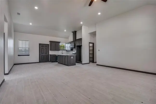 701 Lakeland Drive, West Tawakoni, TX 75474