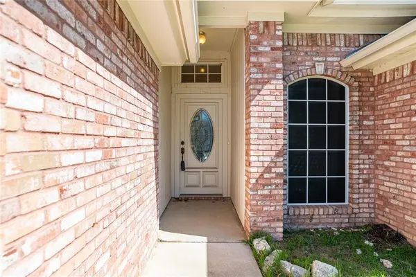 604 Valleyridge Court, Decatur, TX 76234