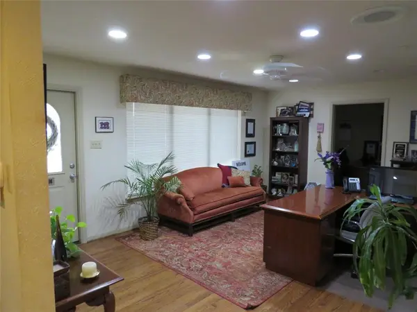 718 N Hampton Road, Desoto, TX 75115