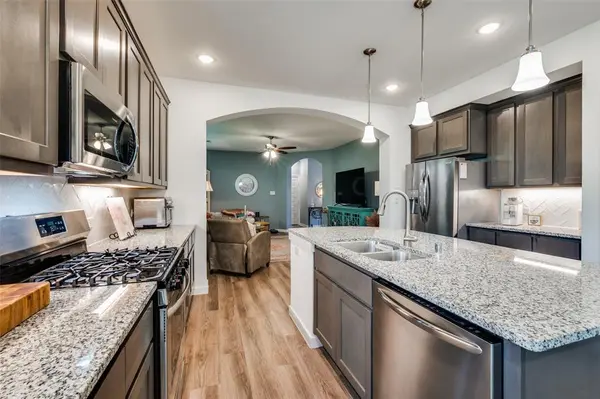 1413 Shire Drive, Aubrey, TX 76227