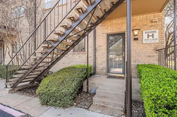 4312 Bellaire Drive S #127, Fort Worth, TX 76109