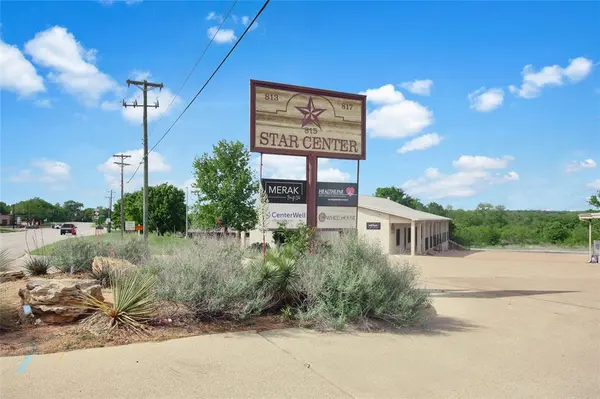 815 Santa Fe Drive #100, Weatherford, TX 76086