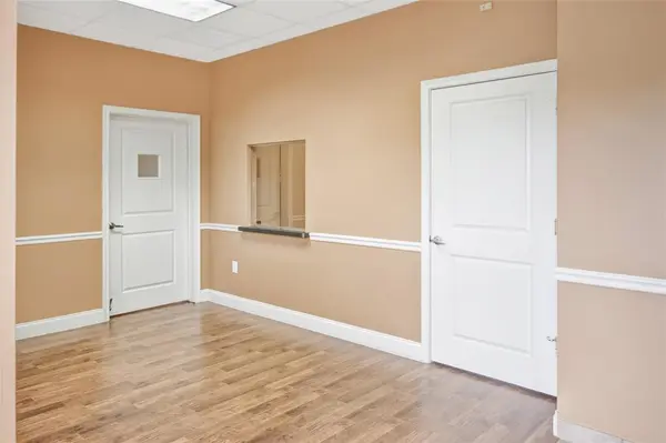 815 Santa Fe Drive #100, Weatherford, TX 76086