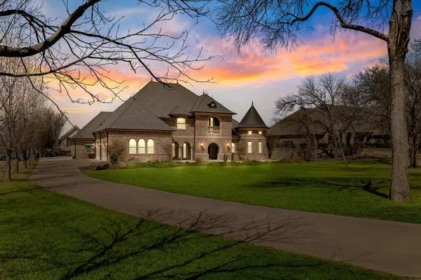 1904 W Emerald Bend Court, Granbury, TX 76049