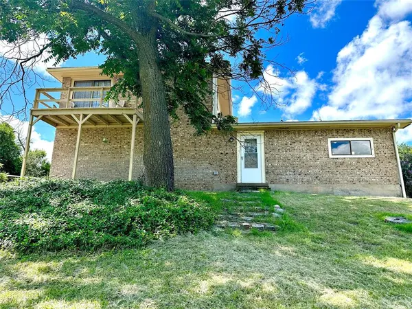 500 Apache Trail, Comanche, TX 76442