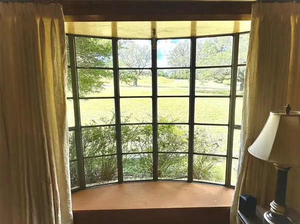 500 Apache Trail, Comanche, TX 76442