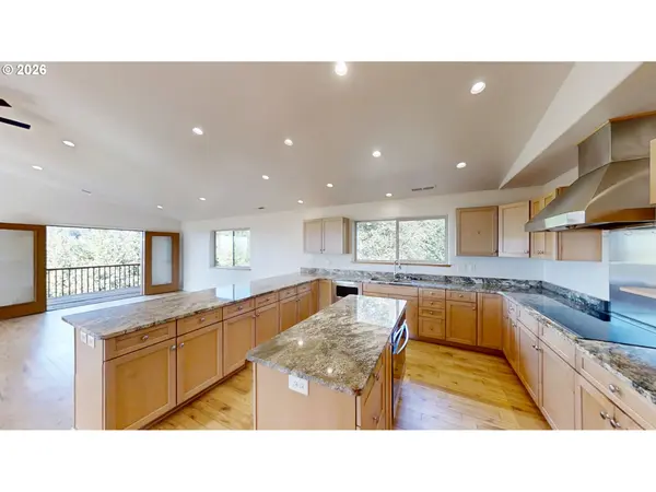 96525 CAPE FERRELO RD, Brookings, OR 97415