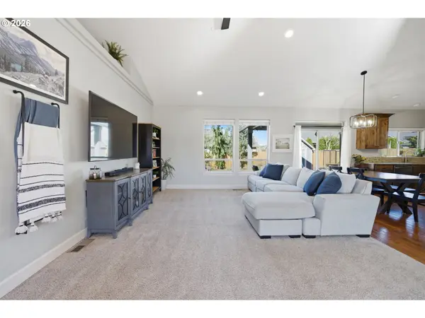 523 N 8TH PL, Carlton, OR 97111