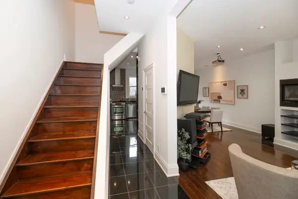 136 Spruce ST, Toronto C08, ON M5A 2J5