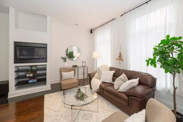 136 Spruce ST, Toronto C08, ON M5A 2J5