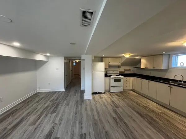 255 Penn AVE #Basement, Newmarket, ON L3Y 2S4