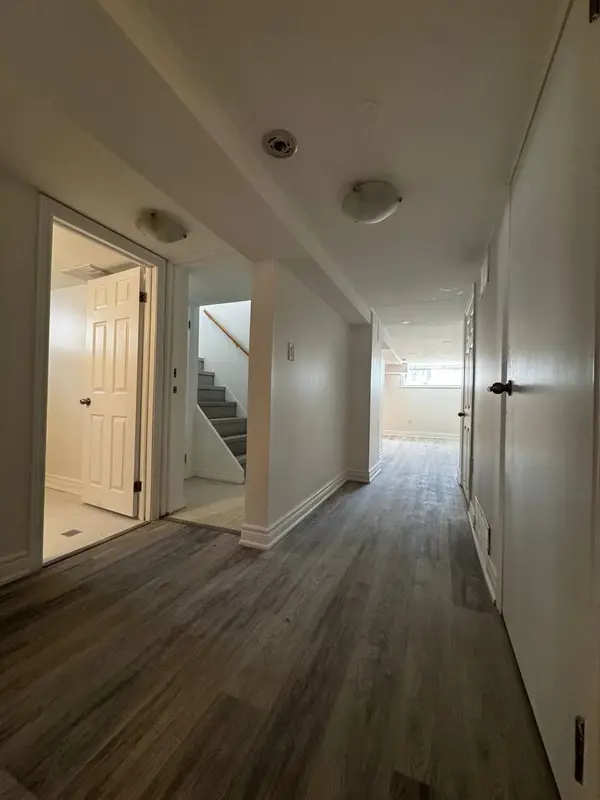 255 Penn AVE #Basement, Newmarket, ON L3Y 2S4